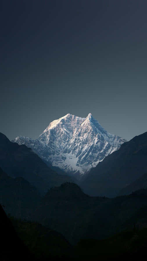 Majestätischer Berggipfel Sonnenaufgang