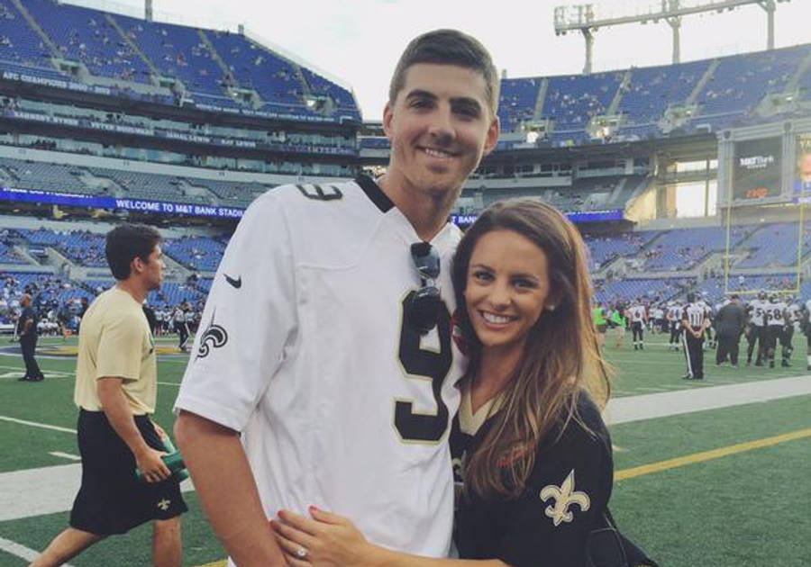 Jovemjogador de beisebol Kevin Gausman e esposa.