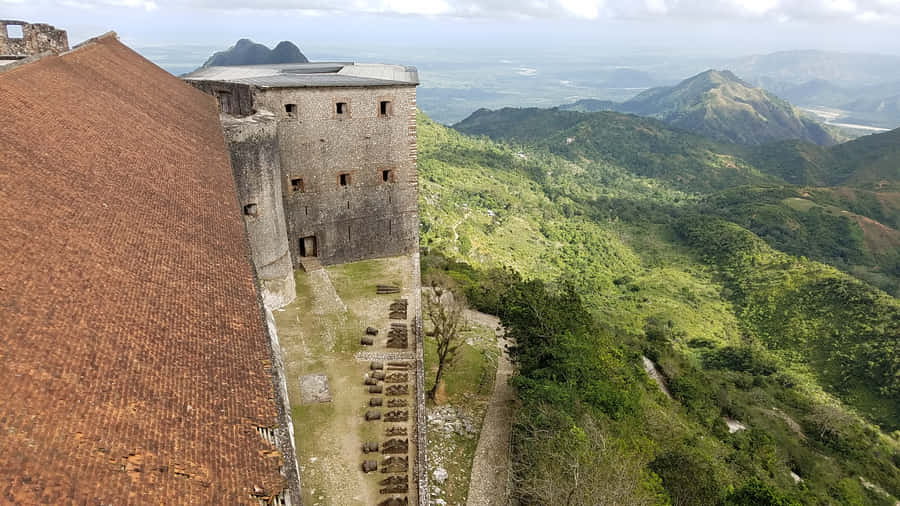 "Diemajestätische Citadelle Laferrière aus großer Höhe betrachtet."