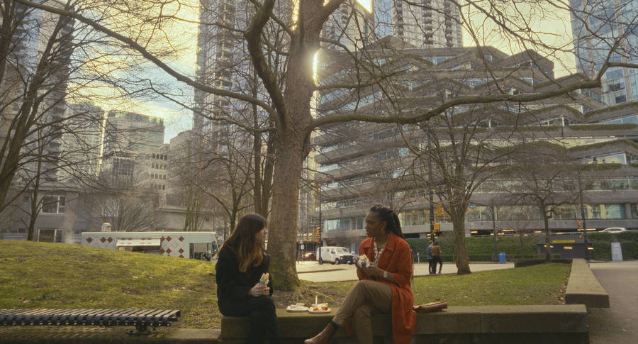 "FreshNoa And Mollie Talking" could be translated to Swedish as "Färska Noa och Mollie pratar". This could be a suitable title for a computer or mobile wallpaper featuring two animated characters named Noa and Mollie engaged in conversation.