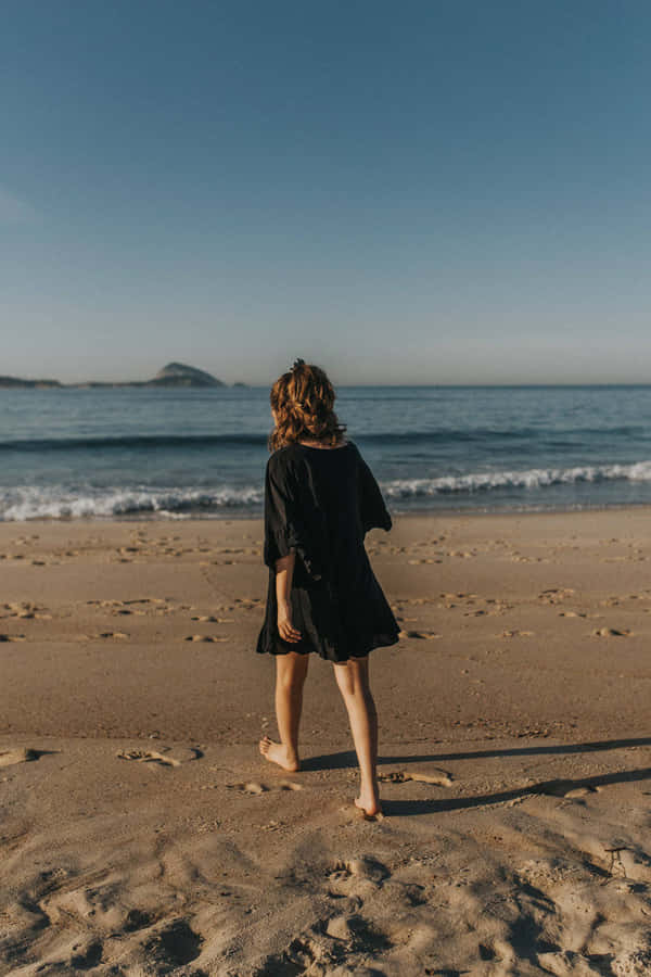 Estetica di Passeggiata sulla Spiaggia Serene