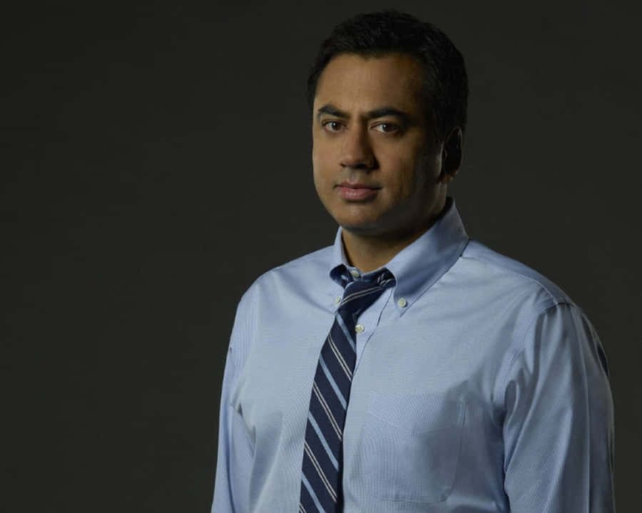 SchauspielerKal Penn posiert für ein Foto.