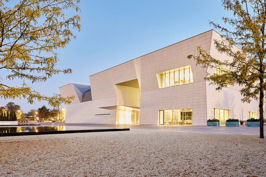 Fachada do Museu Aga Khan ao Anoitecer