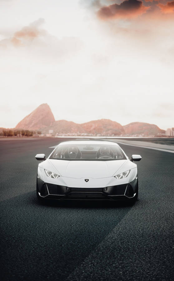 HorizonLamborghini Galaxy skulle kunna översättas till "Horisont Lamborghini Galax". Detta skulle fungera som ett namn på en dator- eller mobiltelefon tapet som skildrar en Lamborghini-bil mot en galaxisk bakgrund.