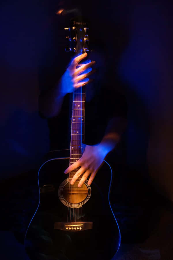 Imagemde luzes neon de guitarra, um instrumento musical.