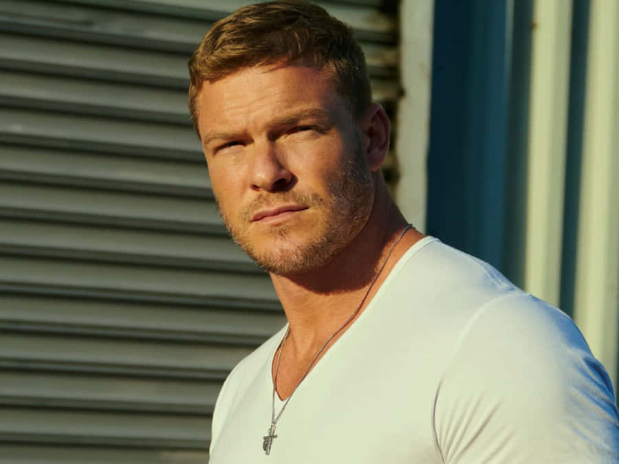 Alan Ritchson White T Shit