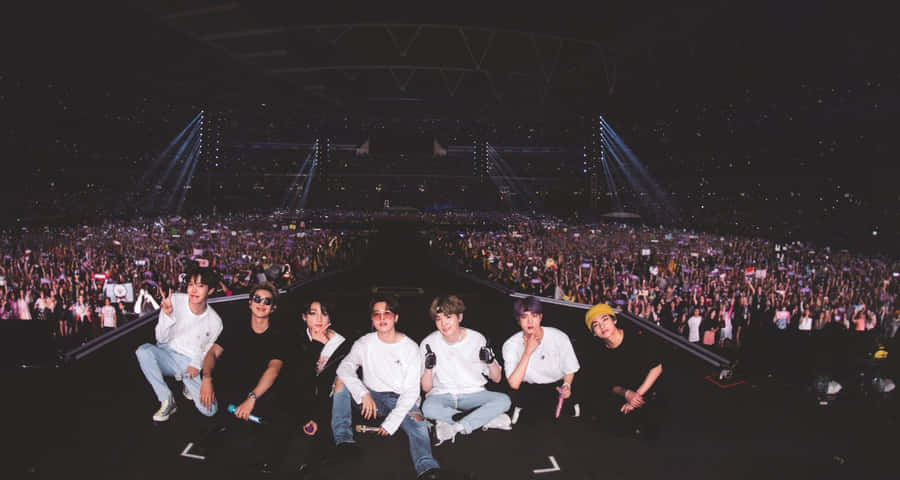 BtsStage 1867 x 995 tapet