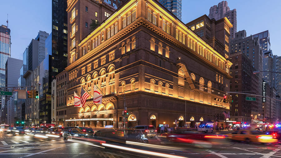 Edificiode Carnegie Hall de noche.