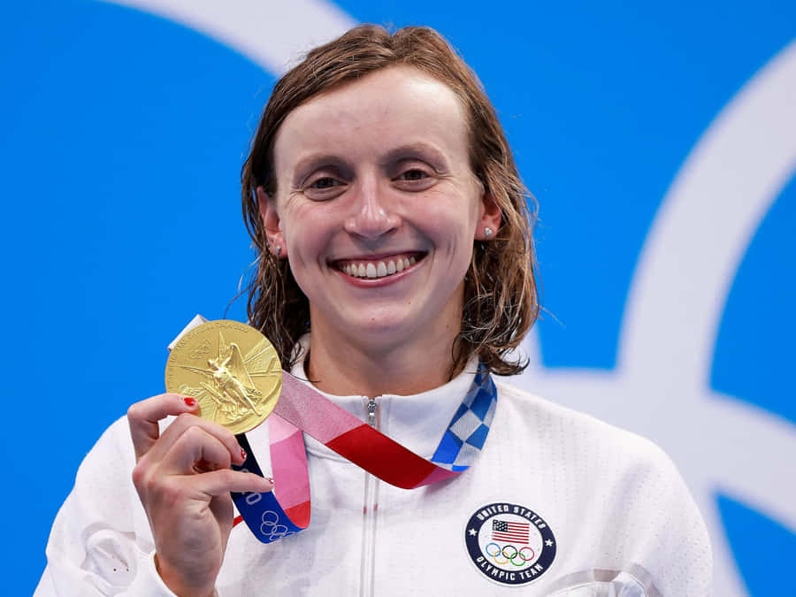 Olympische Schwimmerin Goldmedaille Feier