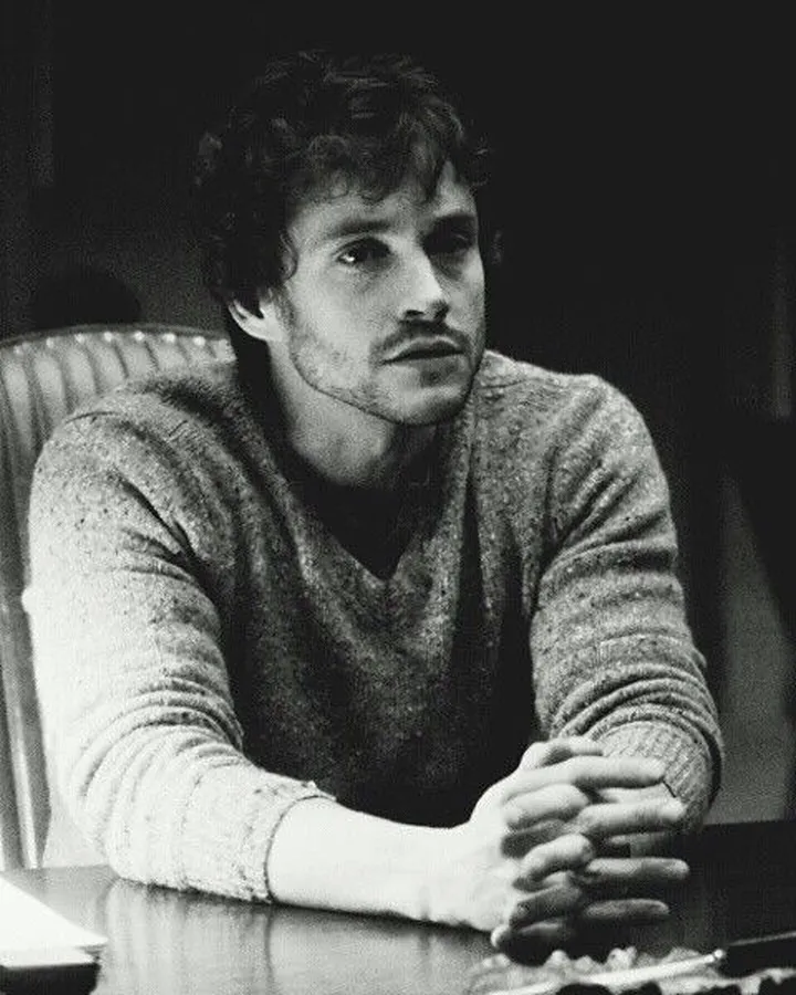 Hugh Dancy with beard wallpaper