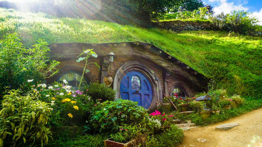 Casa Hobbiton Iluminada pelo Sol.jpg