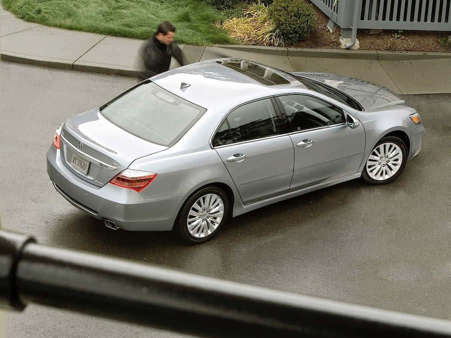 Acura RL Argentée Garée Vue de Rue