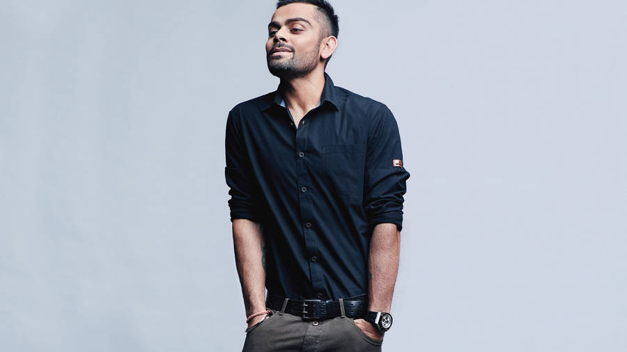SlimVirat Kohli skulle översättas till "Smal Virat Kohli". Detta skulle kunna användas som en beskrivning av en typ av mobil- eller datorbakgrund med en avbildning av den indiska cricketspelaren Virat Kohli, som är smal och fit.
