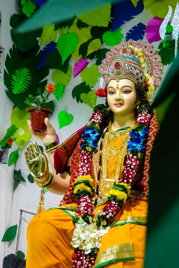 Idol Nav Durga dalam Pakaian Berwarna-warni