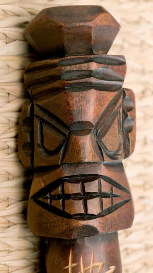 Estátua Tiki de Madeira Esculpida