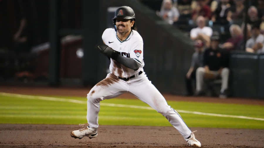 Baseballspieler rutscht zur Base
