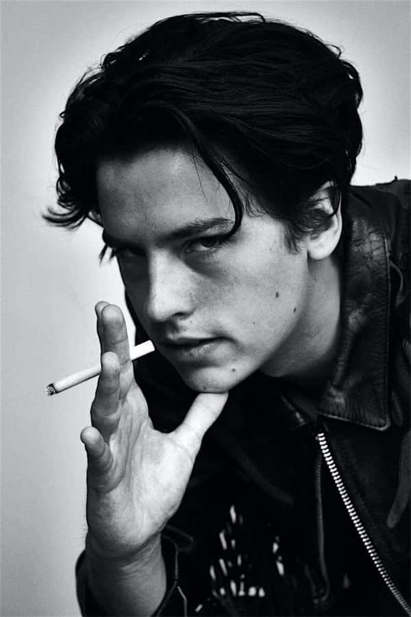 ColeSprouse podría ser una opción genial para un fondo de pantalla de tu computadora o tu móvil.