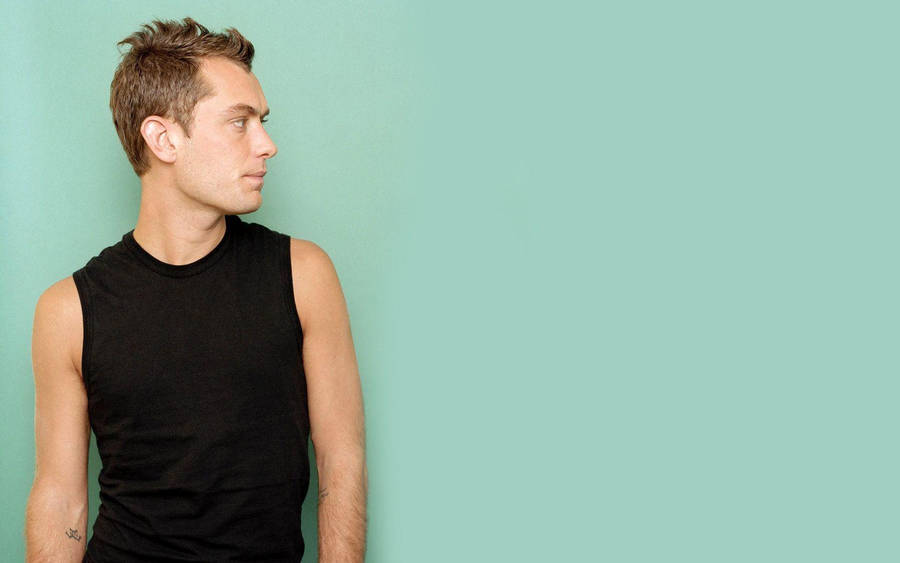 Jude Law Sideview Picture