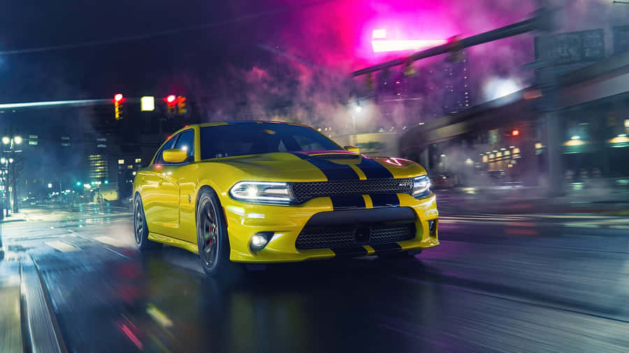 Condução Noturna da Hellcat Charger Amarela