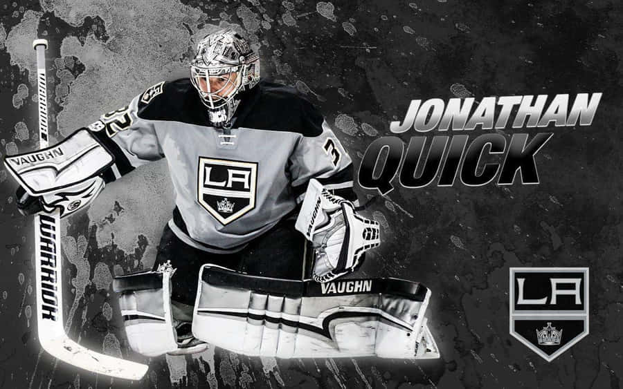 NHLmålmanden Jonathan Quick står klar foran målet for at beskytte sit hold.