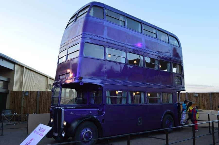 Hoppå den Hogwarts Knight-bus og gør dig klar til en magisk tur!