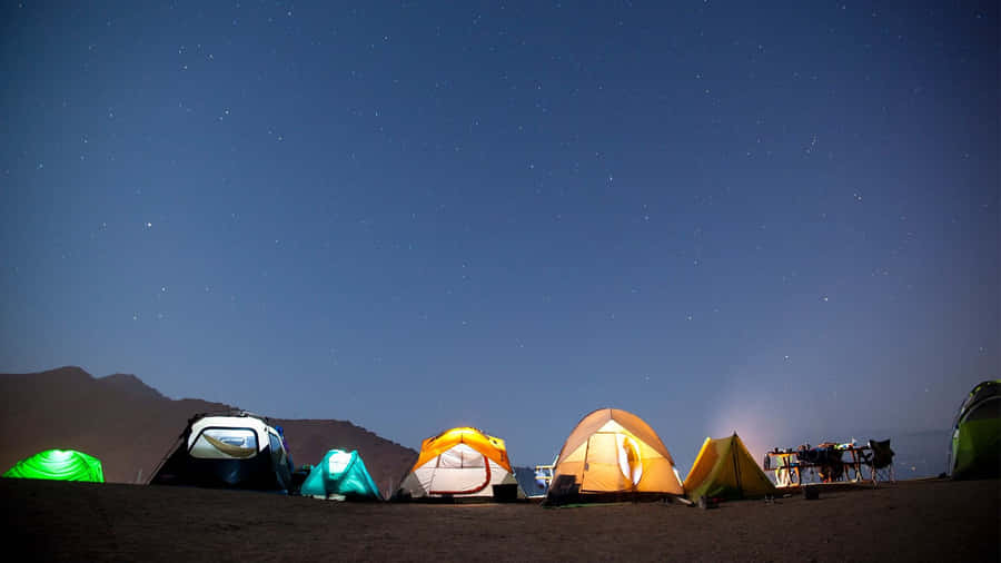 Strandidyllmed campingplats 1920 x 1080 bakgrundsbild