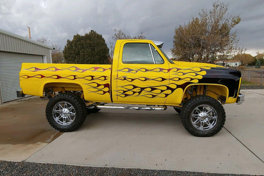 Custom Gelbe Flamme Quadrat Körper Truck