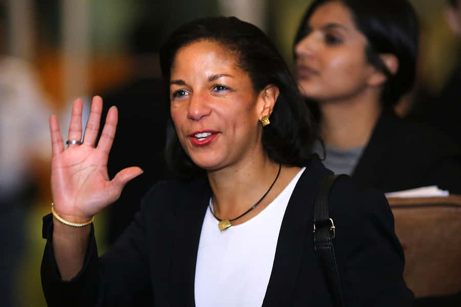 Susan Rice che saluta con un sorriso