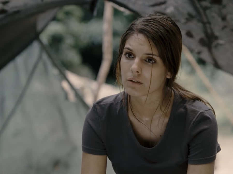 Atriz Australiana Caitlin Stasey em um Retrato Artístico