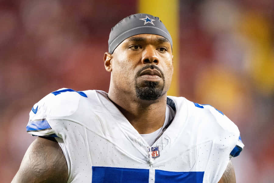 Fokussierter Fußballspieler Tyron Smith