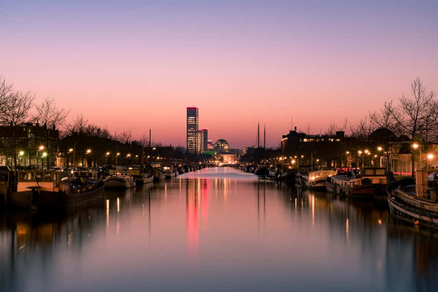 Leeuwarden Ufer Dämmerung Skyline
