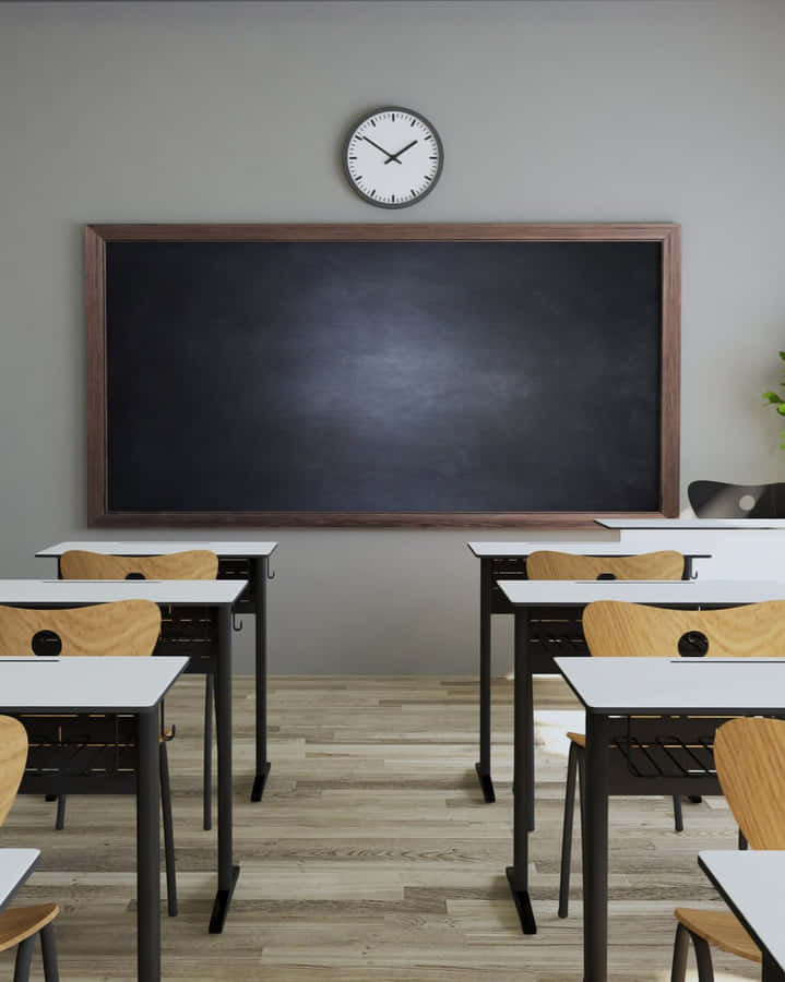 umasala de aula com um quadro-negro e cadeiras