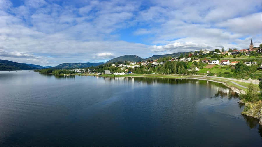 Pôr do Sol Majestoso Sobre a Paisagem Pitoresca de Lillehammer