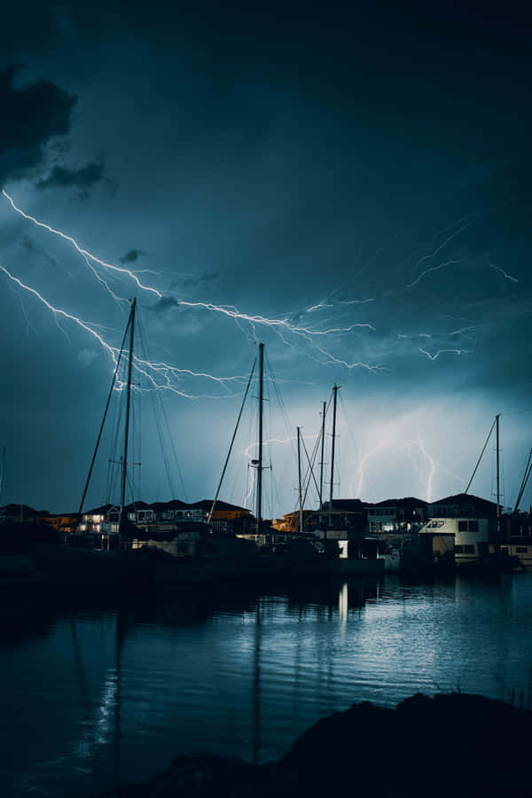 Marina Sotto Cieli Tempestosi