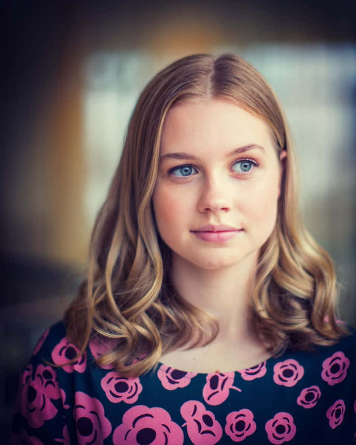 Retrato de Angourie Rice Vestido Floral