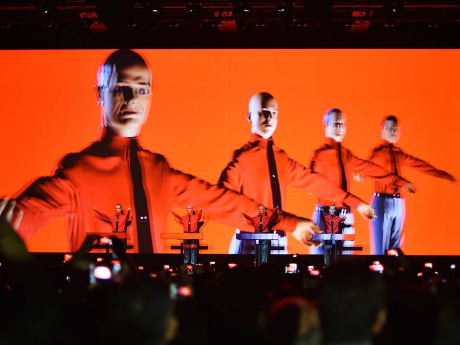 KraftwerkOrange Clones kan översättas till Kraftverk Orange Kloner på svenska. Detta skulle kunna vara en lämplig titel för en dator- eller mobiltelefon-bakgrundsbild med en sci-fi-estetik. Den skulle kunna bestå av ett mönster av klonade robotar i olika kontrasterande nyanser av orange. Det är en intressant idé som skulle göra en spännande bakgrundsbild för teknikentusiaster.