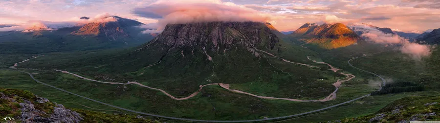 Mountain covered with thick clouds wallpaper