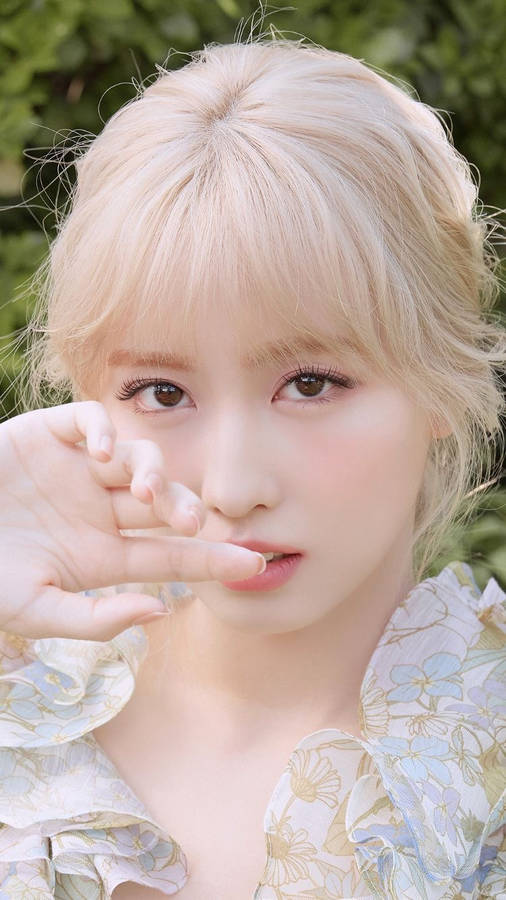 Download Hirai Momo Blonde Hair Wallpaper | Wallpapers.com