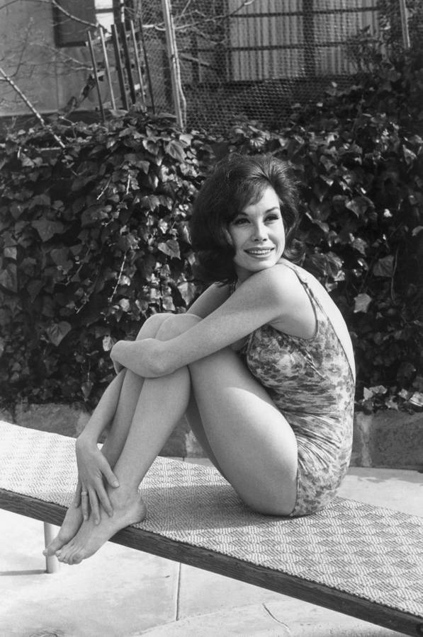 Mary Tyler Moore Bikini Shoot