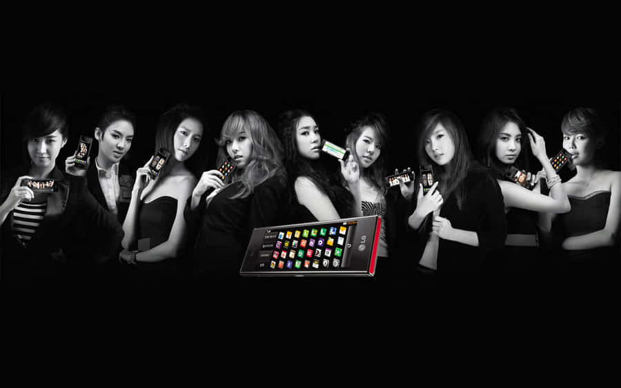 K Pop Grupp Svart och Vit Annons