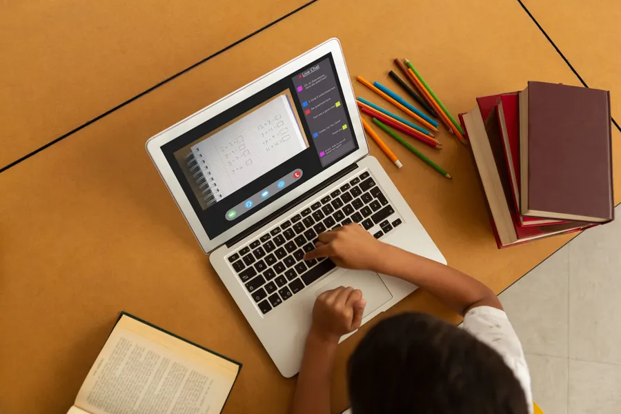 MacBook for study wallpaper