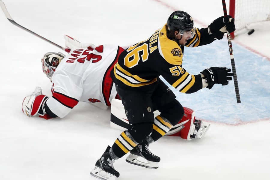 Eishockeyspieler Erik Haula Aktionsaufnahme