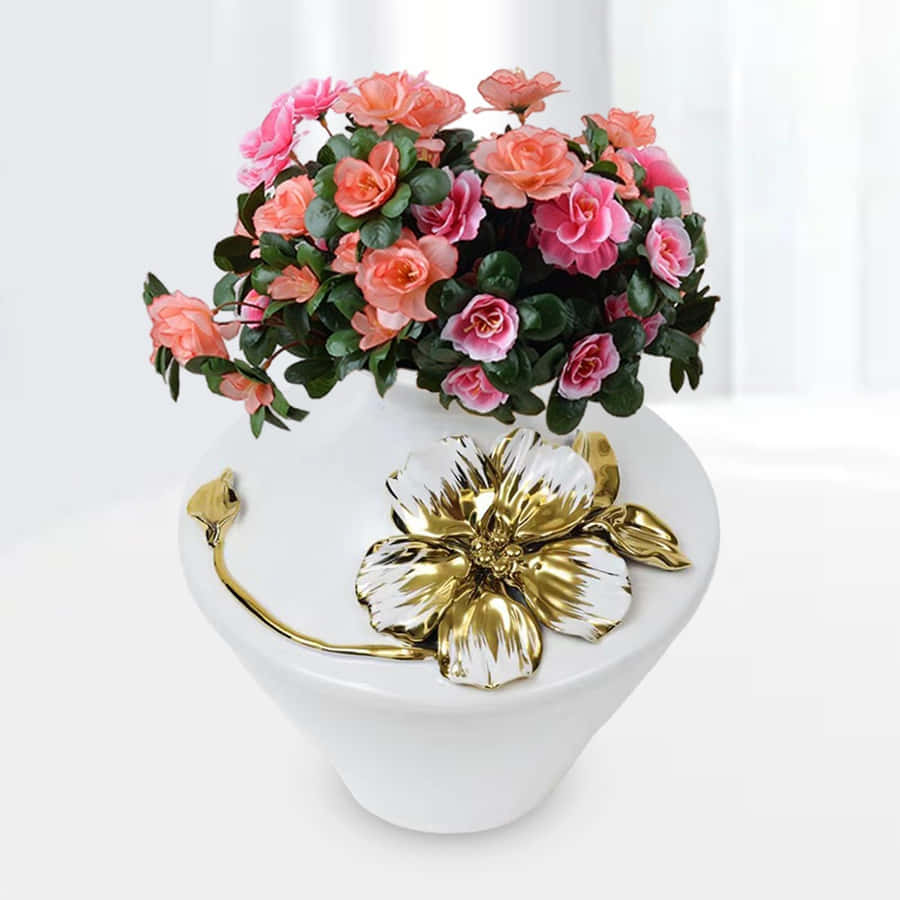 Composizione Floreale in Vaso d'Oro