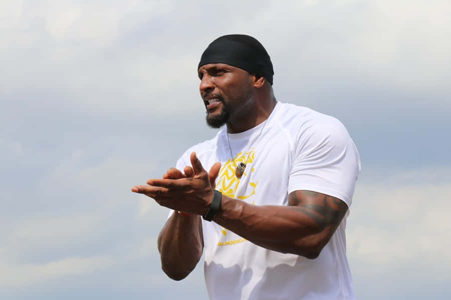 Ray Lewis Falando ao Ar Livre