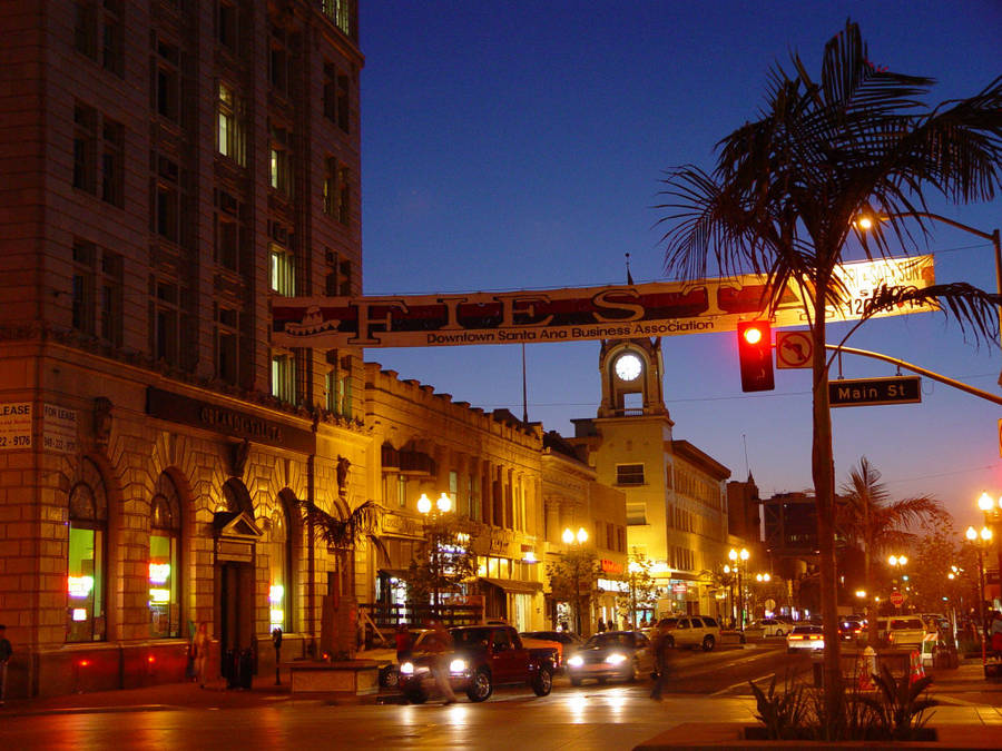 Farverigebannere i downtown Santa Ana.