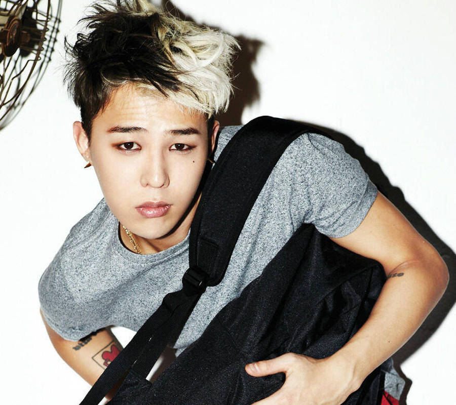 "Gdragon Half Blonde" would be translated to "G-dragon Halvblond" in Swedish. This is a possible description for a computer or mobile wallpaper featuring the South Korean musician and his signature half-blonde hairstyle.