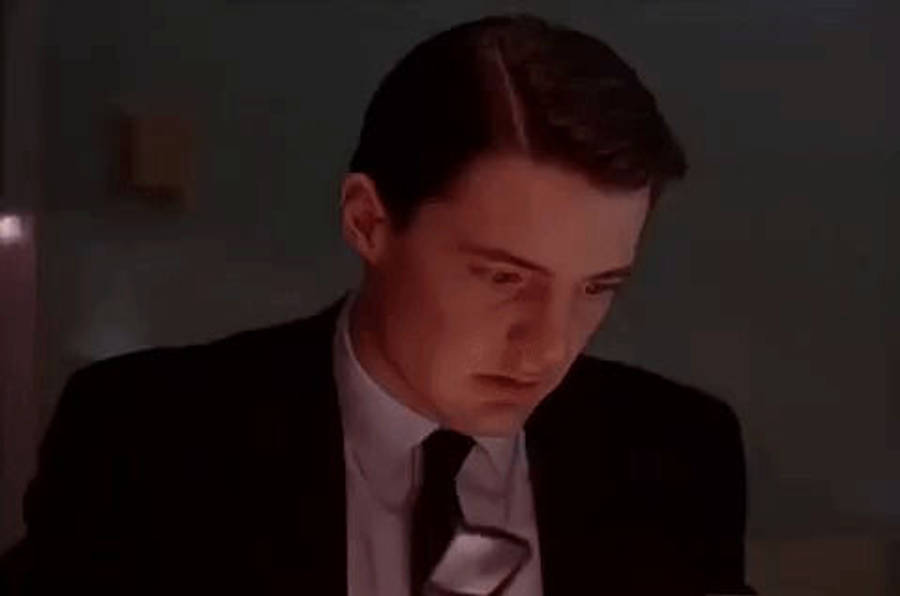 research detective magnifying glass season 1 episode 1 showtime twinpeaks dale cooper kyle maclachlan twin peaks GIF