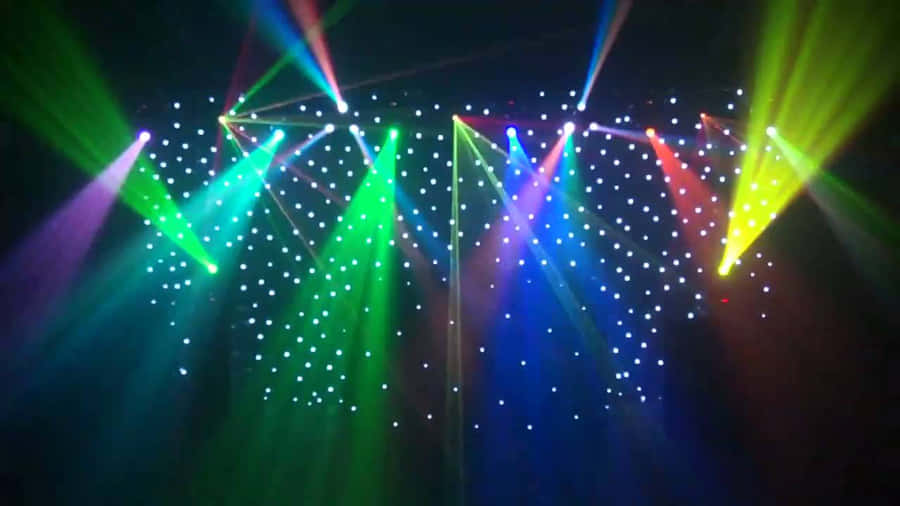Legenda: Iluminação de DJ em um concerto ao vivo - Uma mistura de criatividade e tecnologia