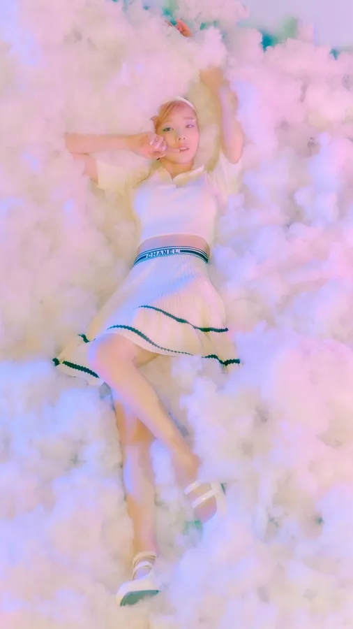 Taeyeon In Clouds wallpaper