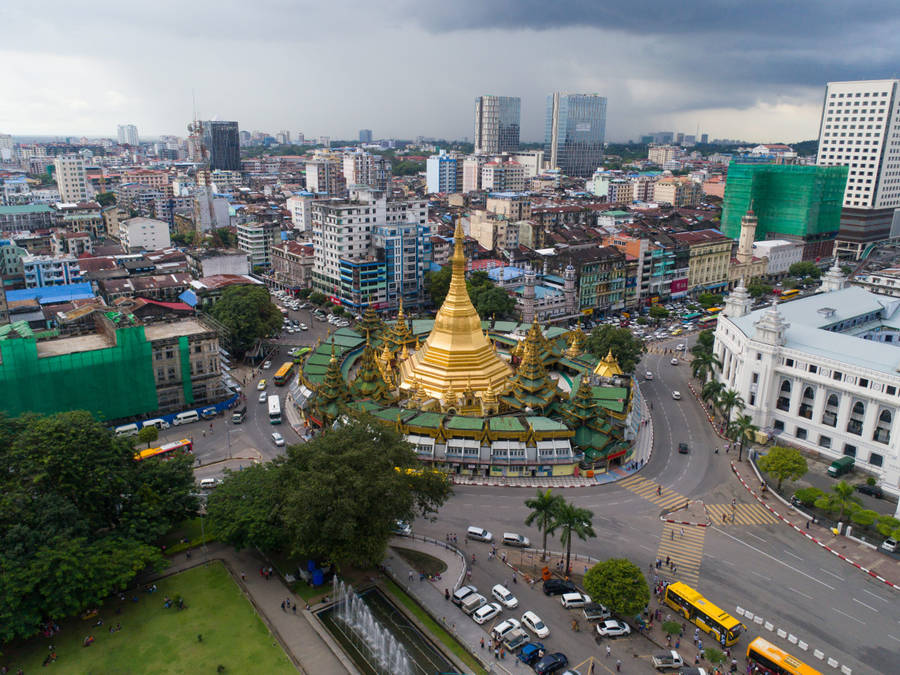 MyanmarSule Pagoda would be translated as "Myanmar Sule Pagode" in Danish.